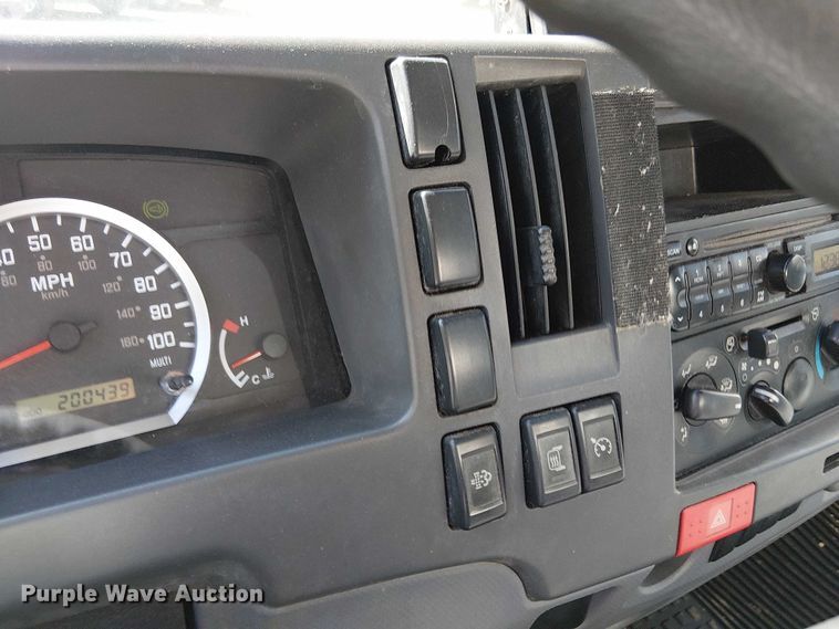 image for item EV5354 2012 Isuzu Nqr/nrr refrigerated delivery truck