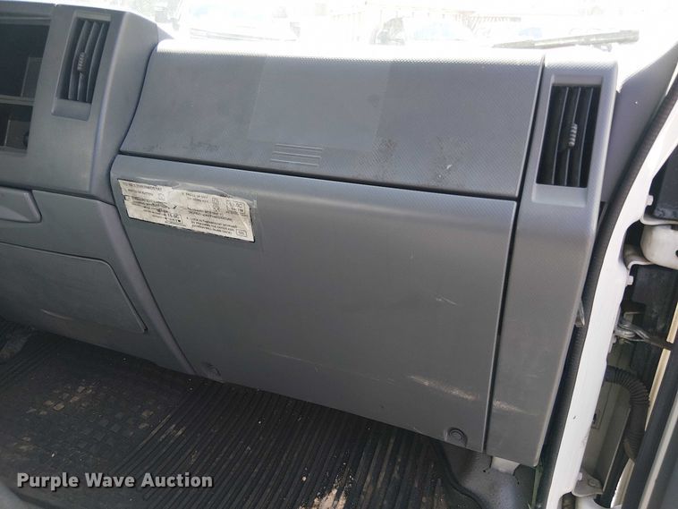 image for item EV5354 2012 Isuzu Nqr/nrr refrigerated delivery truck