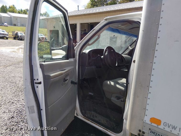 image for item EV5355 2008 Ford E350 box truck