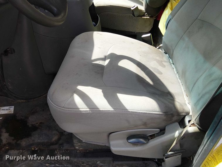 image for item EV5355 2008 Ford E350 box truck