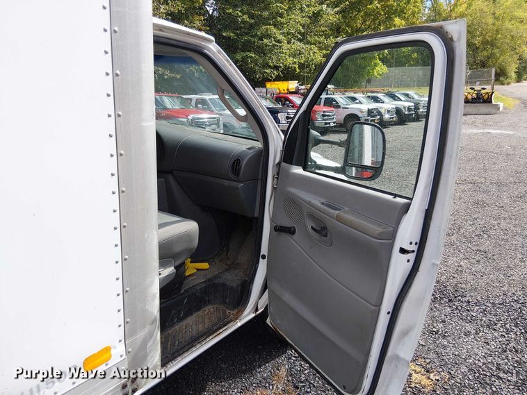 image for item EV5355 2008 Ford E350 box truck