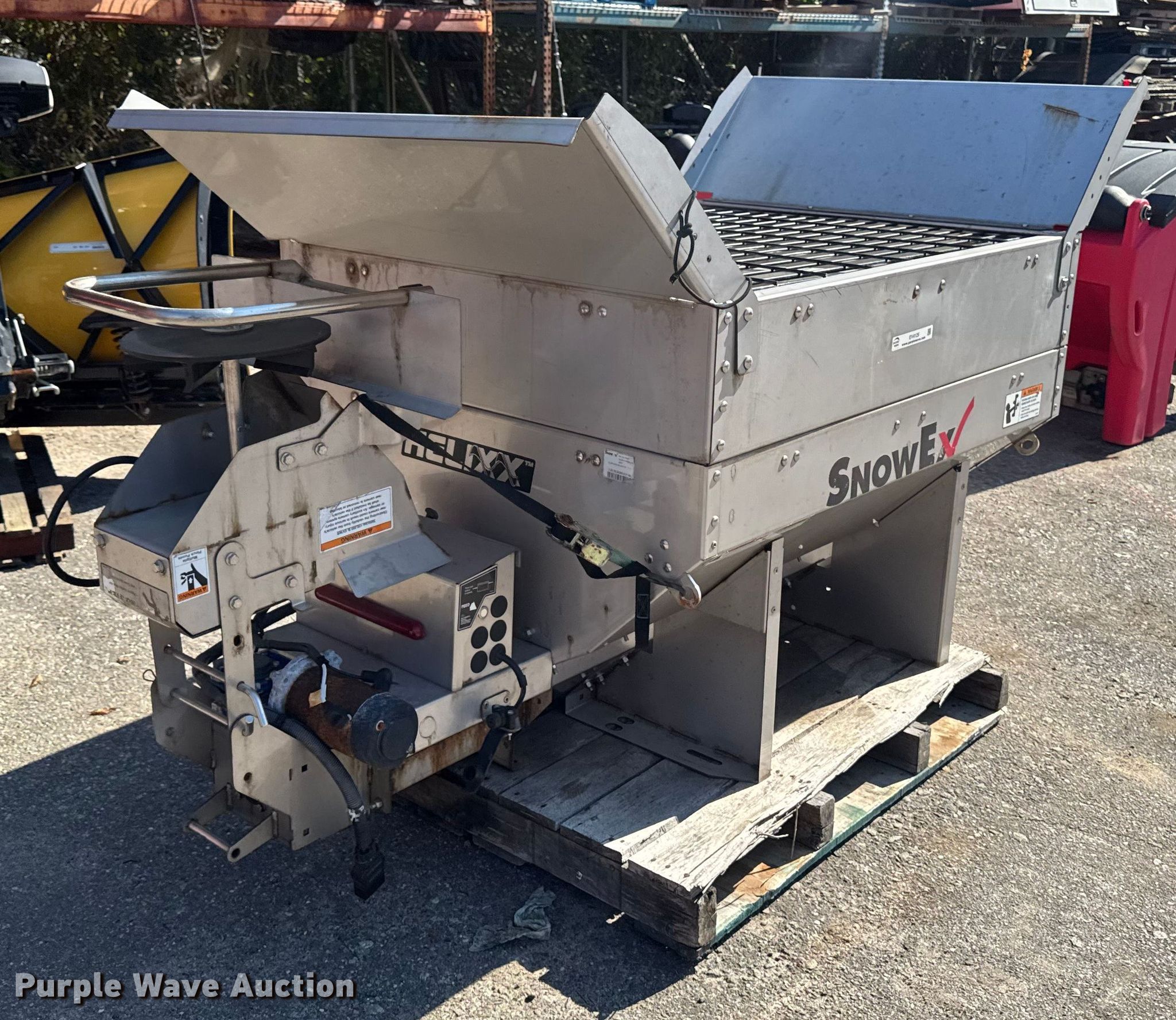 SnowEx Stainless Helixx SS spreader in Yaphank, NY | Item EV4125 sold ...