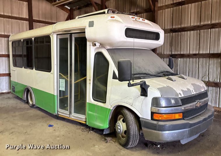 image for item DN0646 2010 Chevrolet CT4 shuttle bus