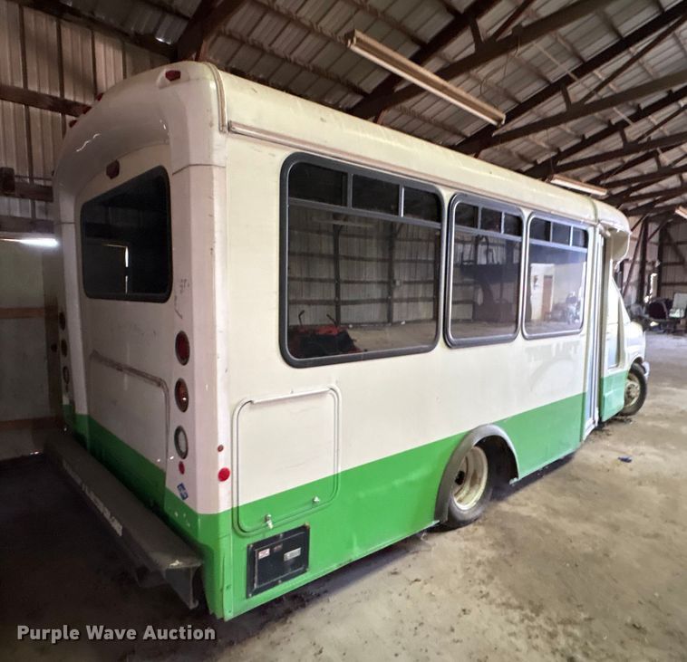 image for item DN0646 2010 Chevrolet CT4 shuttle bus