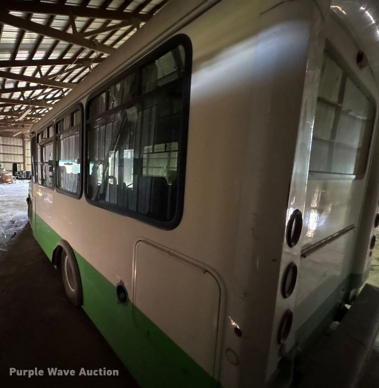 image for item DN0646 2010 Chevrolet CT4 shuttle bus