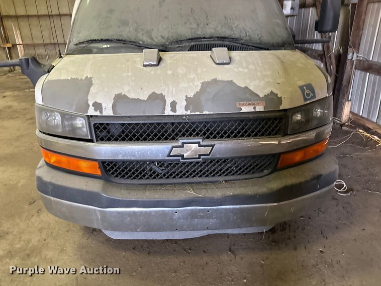 image for item DN0646 2010 Chevrolet CT4 shuttle bus