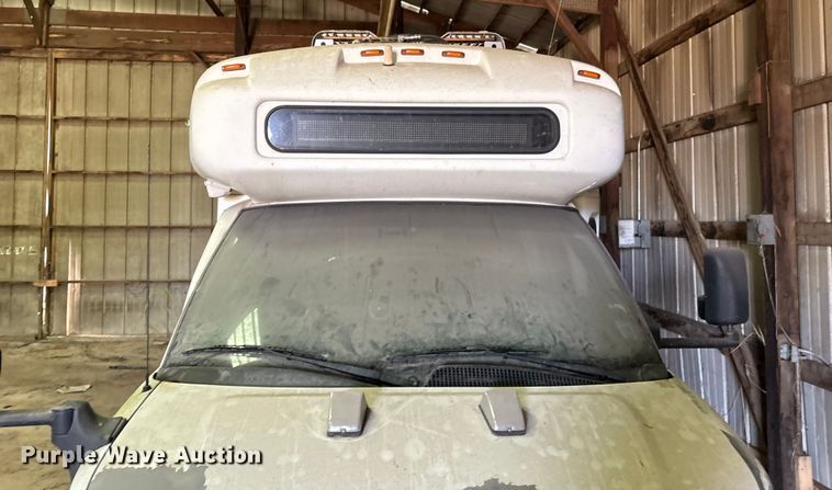 image for item DN0646 2010 Chevrolet CT4 shuttle bus