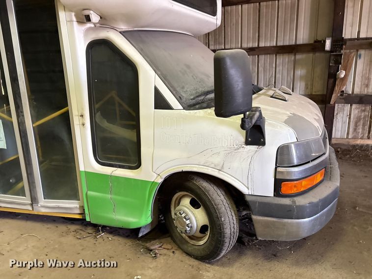 image for item DN0646 2010 Chevrolet CT4 shuttle bus