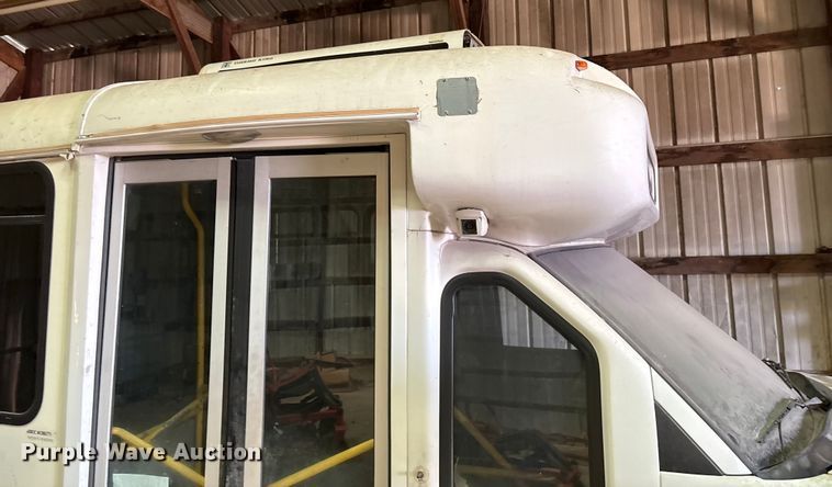 image for item DN0646 2010 Chevrolet CT4 shuttle bus