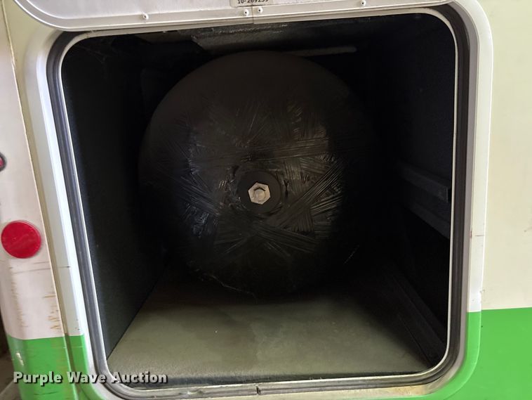 image for item DN0646 2010 Chevrolet CT4 shuttle bus