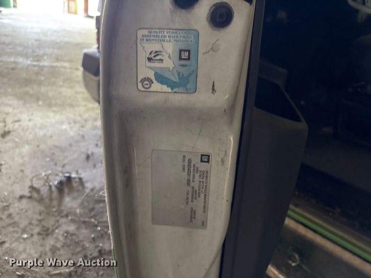 image for item DN0646 2010 Chevrolet CT4 shuttle bus