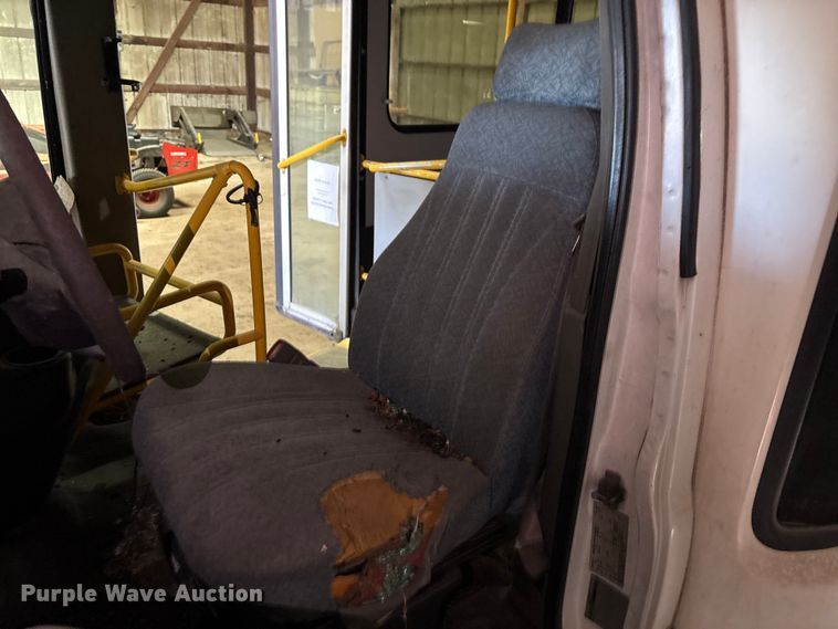 image for item DN0646 2010 Chevrolet CT4 shuttle bus