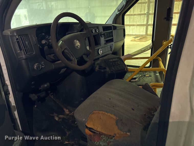 image for item DN0646 2010 Chevrolet CT4 shuttle bus