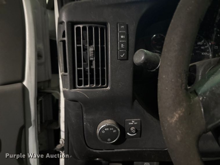 image for item DN0646 2010 Chevrolet CT4 shuttle bus