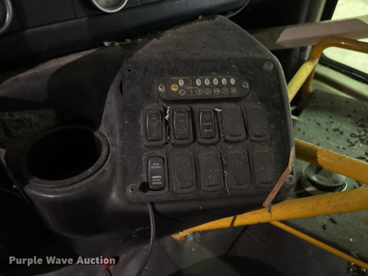 image for item DN0646 2010 Chevrolet CT4 shuttle bus