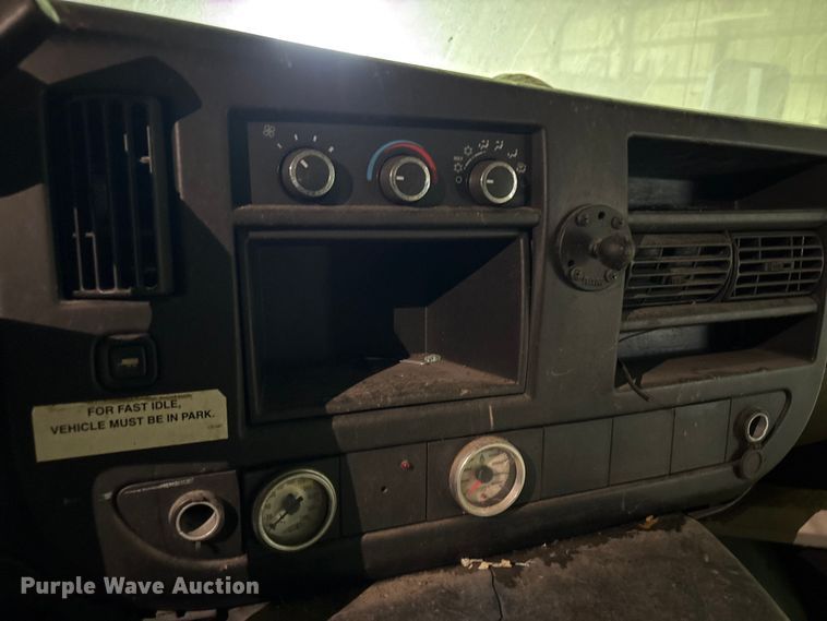 image for item DN0646 2010 Chevrolet CT4 shuttle bus