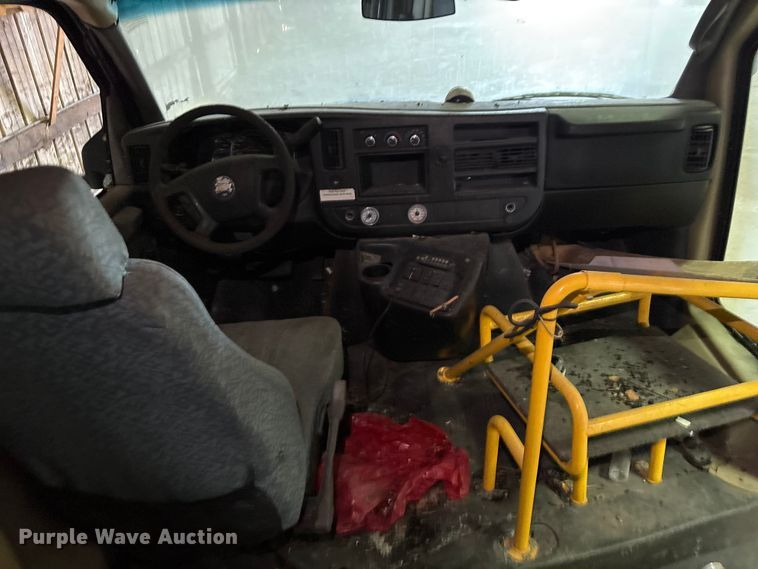 image for item DN0646 2010 Chevrolet CT4 shuttle bus