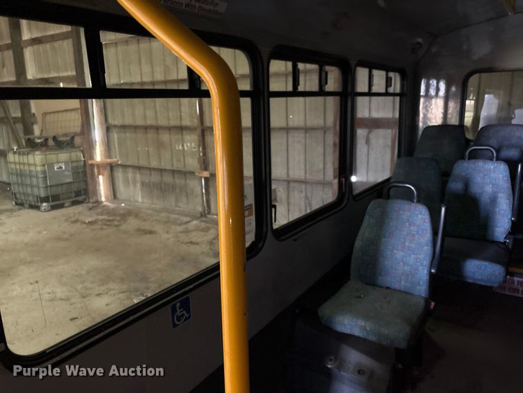 image for item DN0646 2010 Chevrolet CT4 shuttle bus