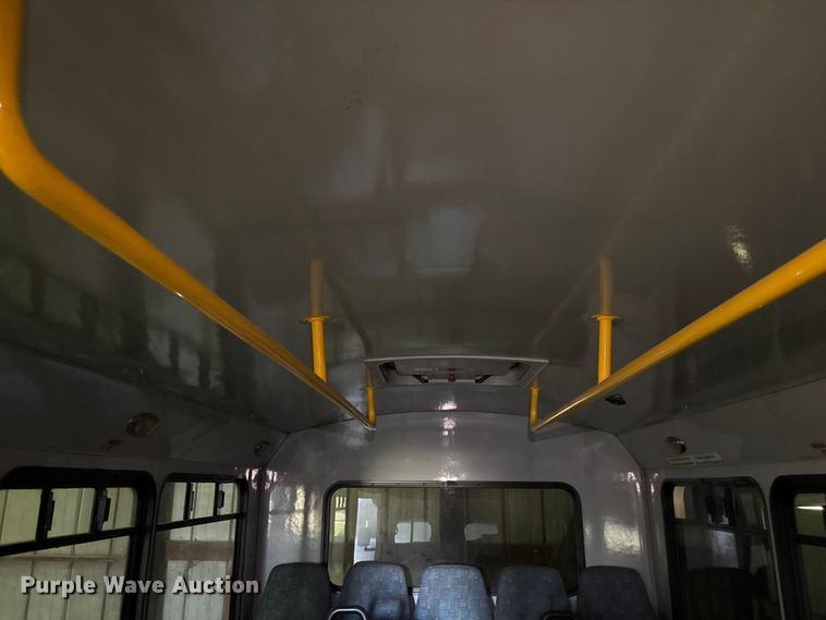 image for item DN0646 2010 Chevrolet CT4 shuttle bus