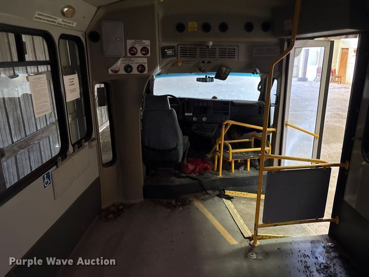 image for item DN0646 2010 Chevrolet CT4 shuttle bus