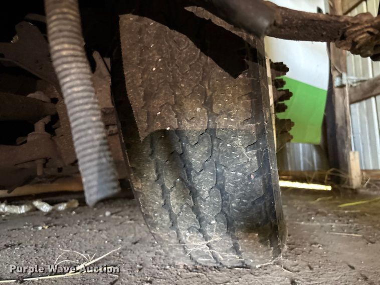 image for item DN0646 2010 Chevrolet CT4 shuttle bus