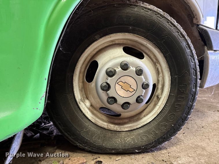 image for item DN0646 2010 Chevrolet CT4 shuttle bus