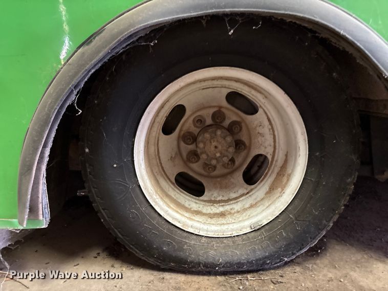 image for item DN0646 2010 Chevrolet CT4 shuttle bus