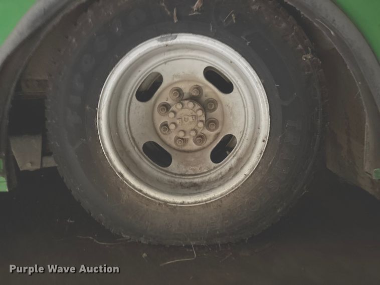 image for item DN0646 2010 Chevrolet CT4 shuttle bus