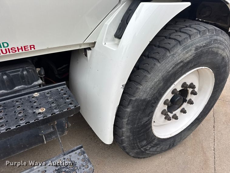 image for item DO2269 2006 International 4300 bucket truck