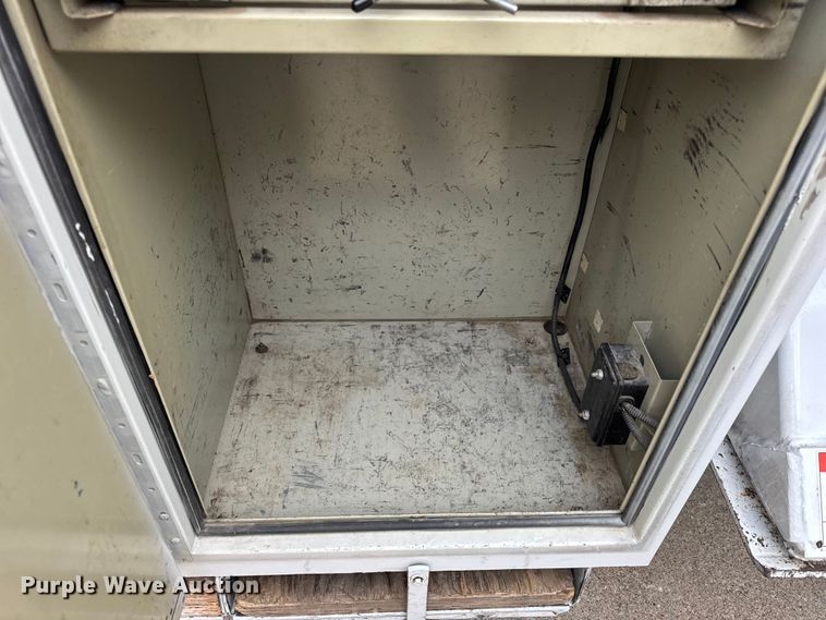 image for item DO2269 2006 International 4300 bucket truck