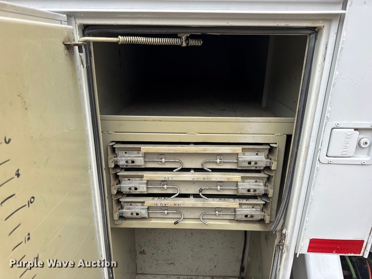 image for item DO2269 2006 International 4300 bucket truck