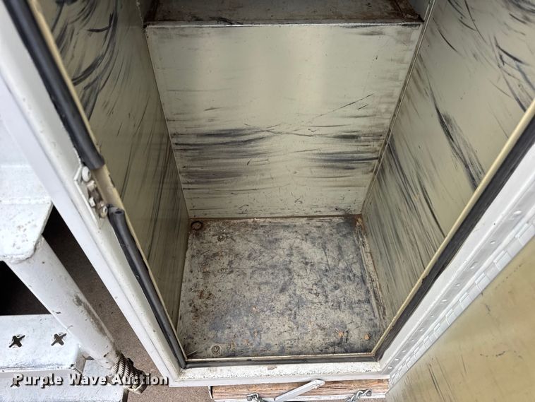 image for item DO2269 2006 International 4300 bucket truck