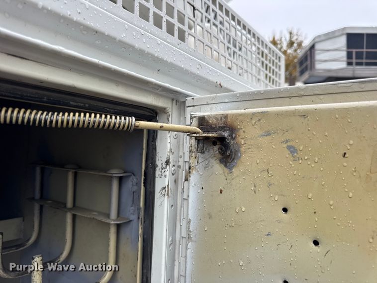 image for item DO2269 2006 International 4300 bucket truck