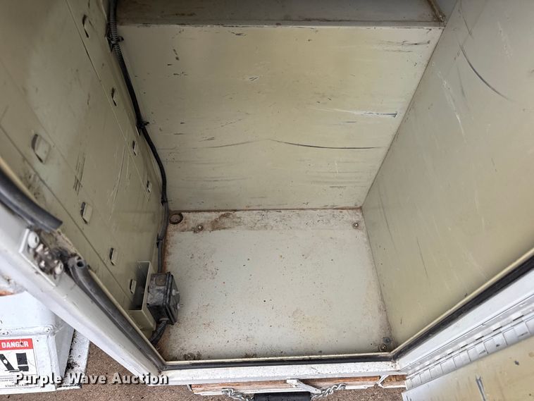 image for item DO2269 2006 International 4300 bucket truck