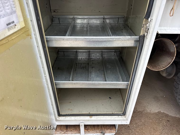 image for item DO2269 2006 International 4300 bucket truck