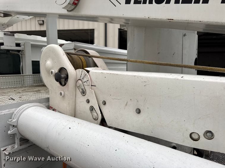 image for item DO2269 2006 International 4300 bucket truck