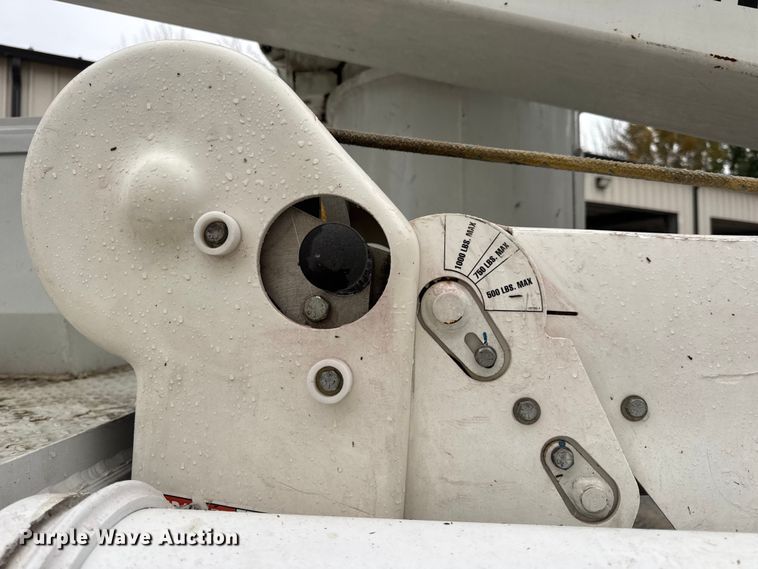 image for item DO2269 2006 International 4300 bucket truck