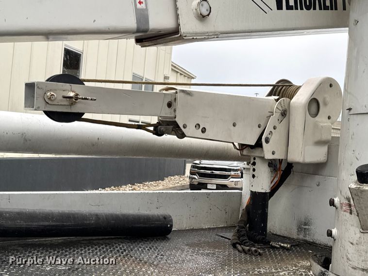 image for item DO2269 2006 International 4300 bucket truck