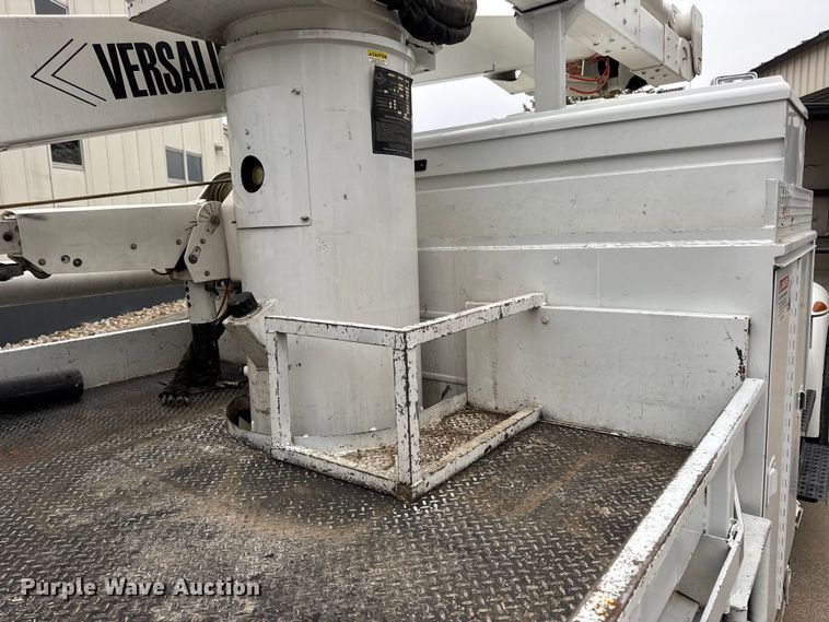 image for item DO2269 2006 International 4300 bucket truck