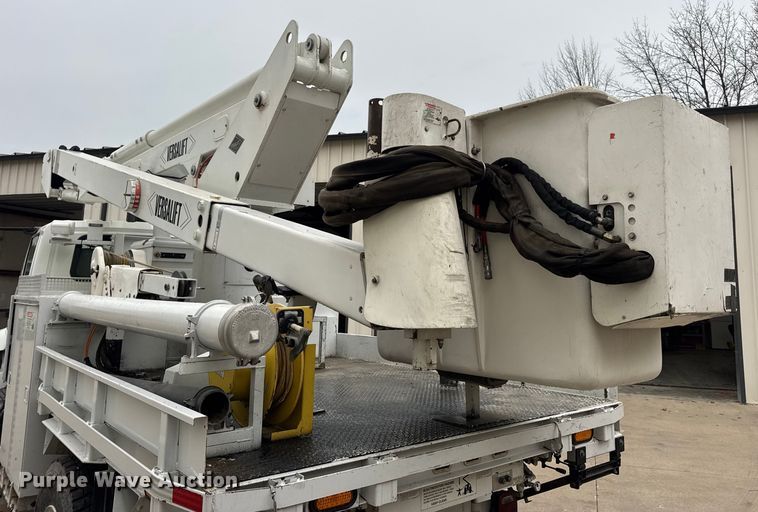 image for item DO2269 2006 International 4300 bucket truck