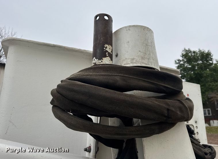 image for item DO2269 2006 International 4300 bucket truck