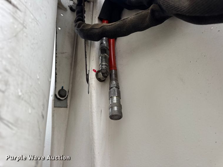 image for item DO2269 2006 International 4300 bucket truck