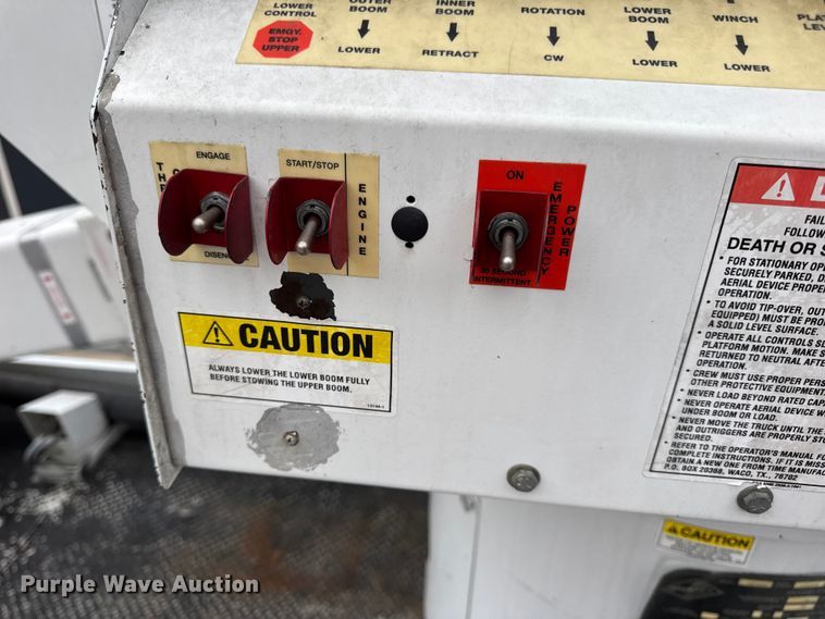 image for item DO2269 2006 International 4300 bucket truck