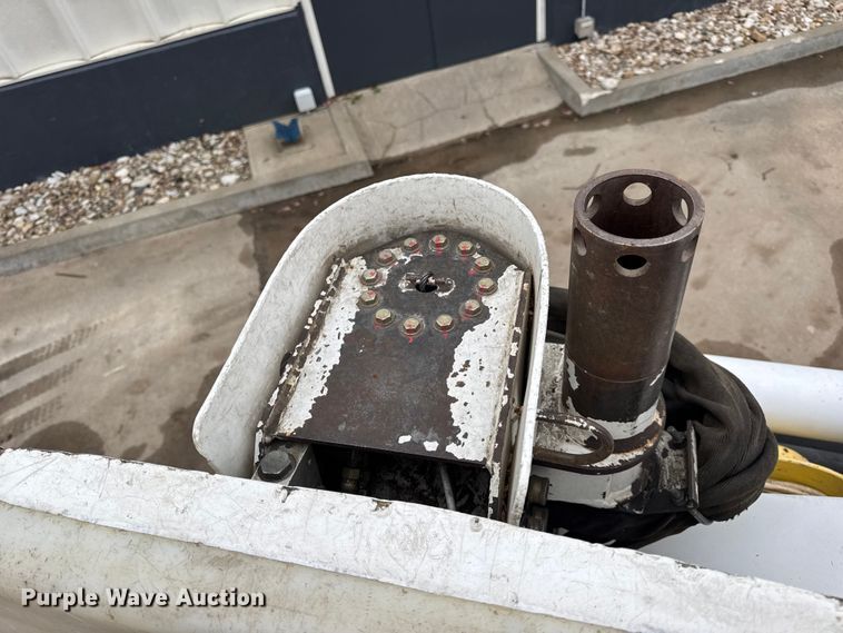 image for item DO2269 2006 International 4300 bucket truck