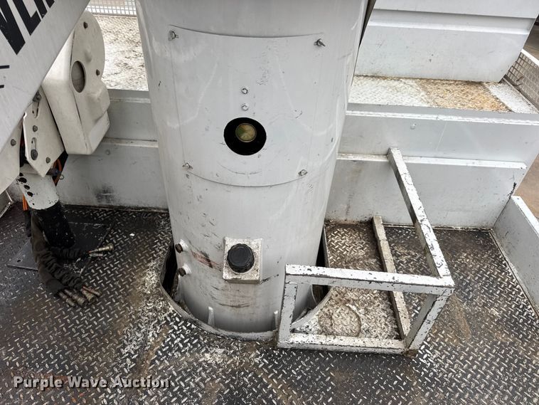 image for item DO2269 2006 International 4300 bucket truck