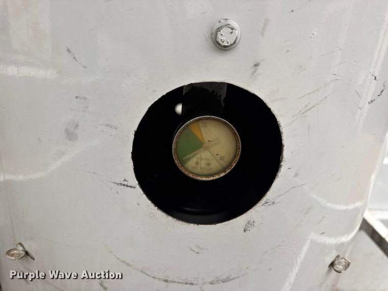 image for item DO2269 2006 International 4300 bucket truck