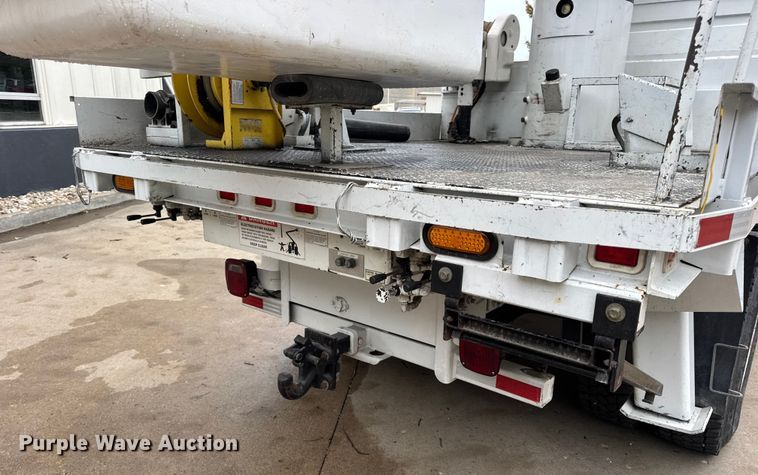 image for item DO2269 2006 International 4300 bucket truck