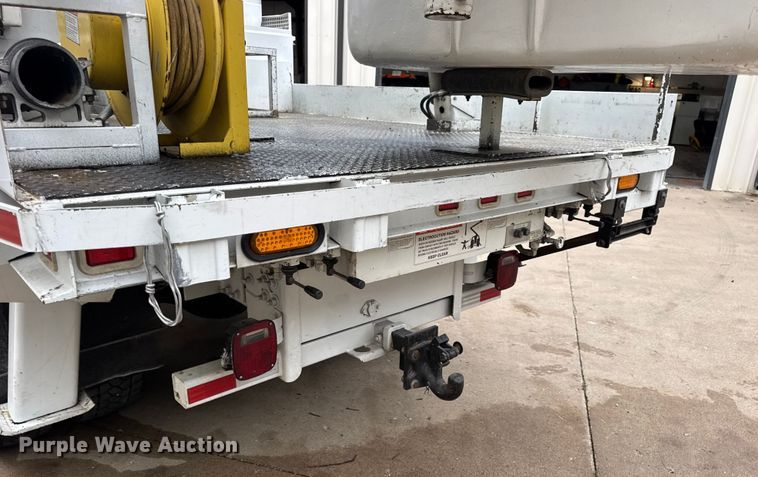 image for item DO2269 2006 International 4300 bucket truck