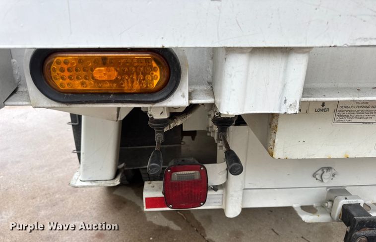 image for item DO2269 2006 International 4300 bucket truck