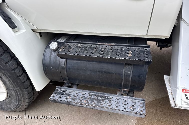 image for item DO2269 2006 International 4300 bucket truck